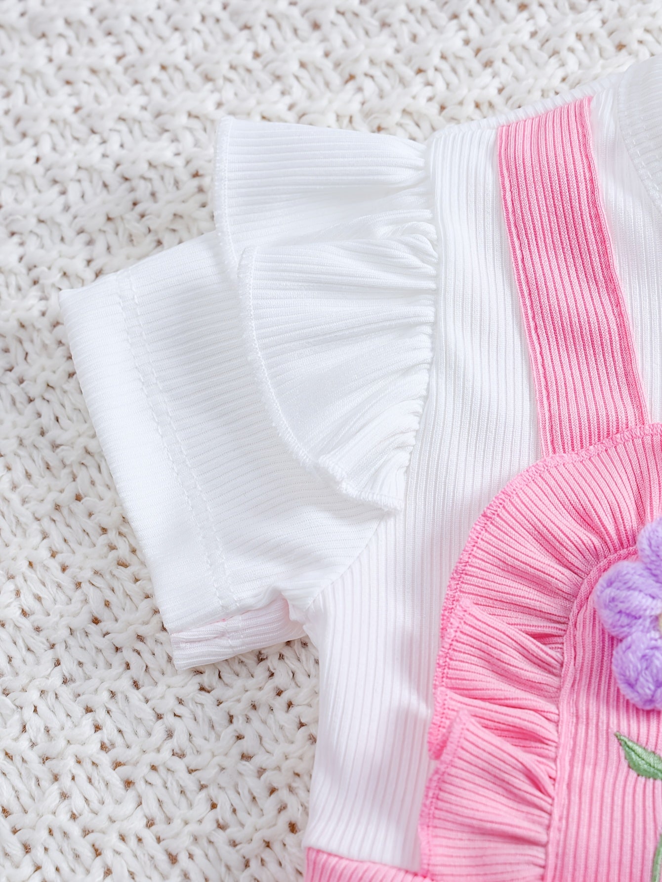 Luna & Lino Conjunto Bebê Blossom – Body Floral de Manga Curta com Chapéu