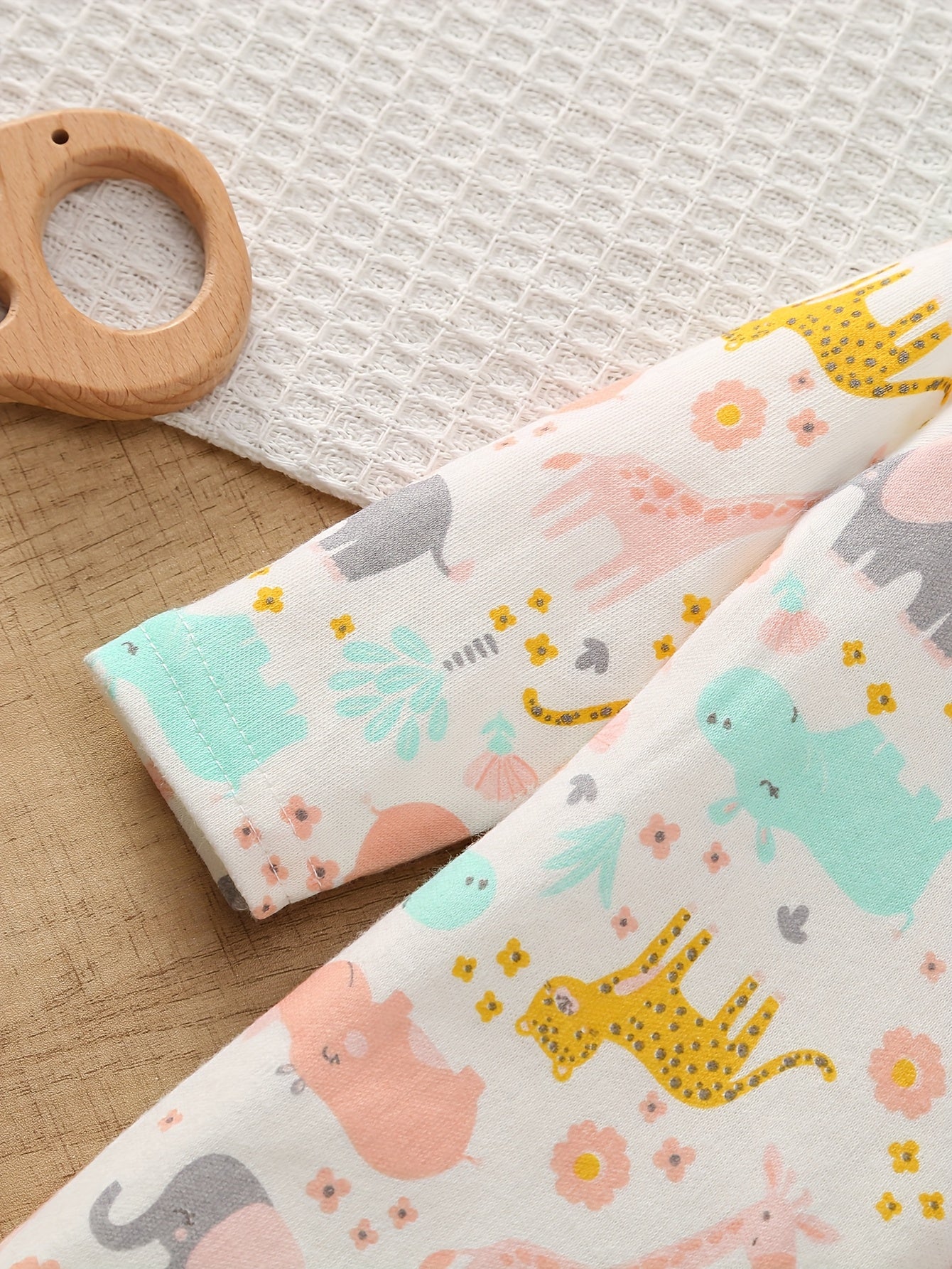 Luna & Lino Kit Body Curto Bebê – 3 Peças em Tons Pastel com Estampas Adoráveis